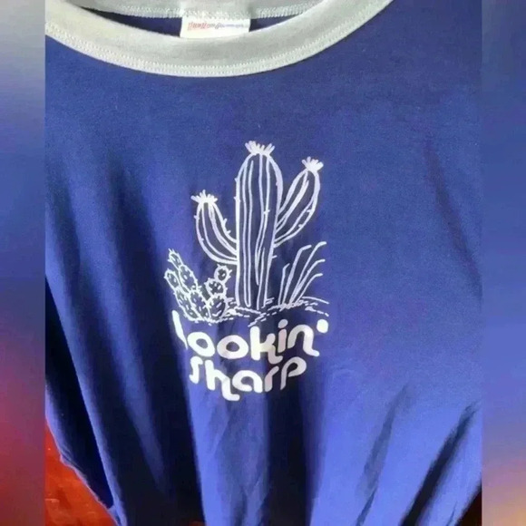 Lularoe 3XL blue graphic T-shirt. “Looking Sharp”‎ NWT . Mint trim . - Picture 3 of 4